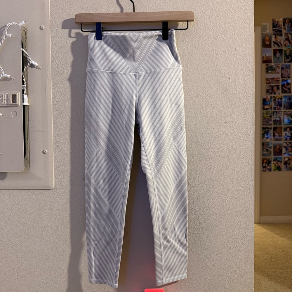 ALO Yoga White Striped Leggings